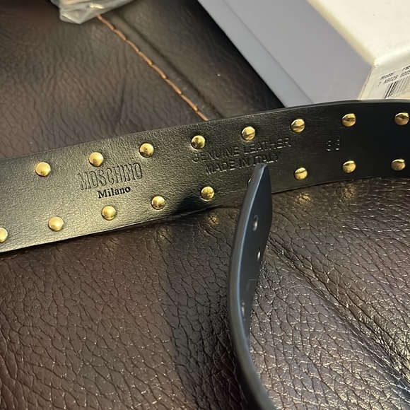 BLOWOUT SALE!!! FINAL!! Moschino
unisex logo teddy bear studed Leather
belt NWT - Picture 7 of 7